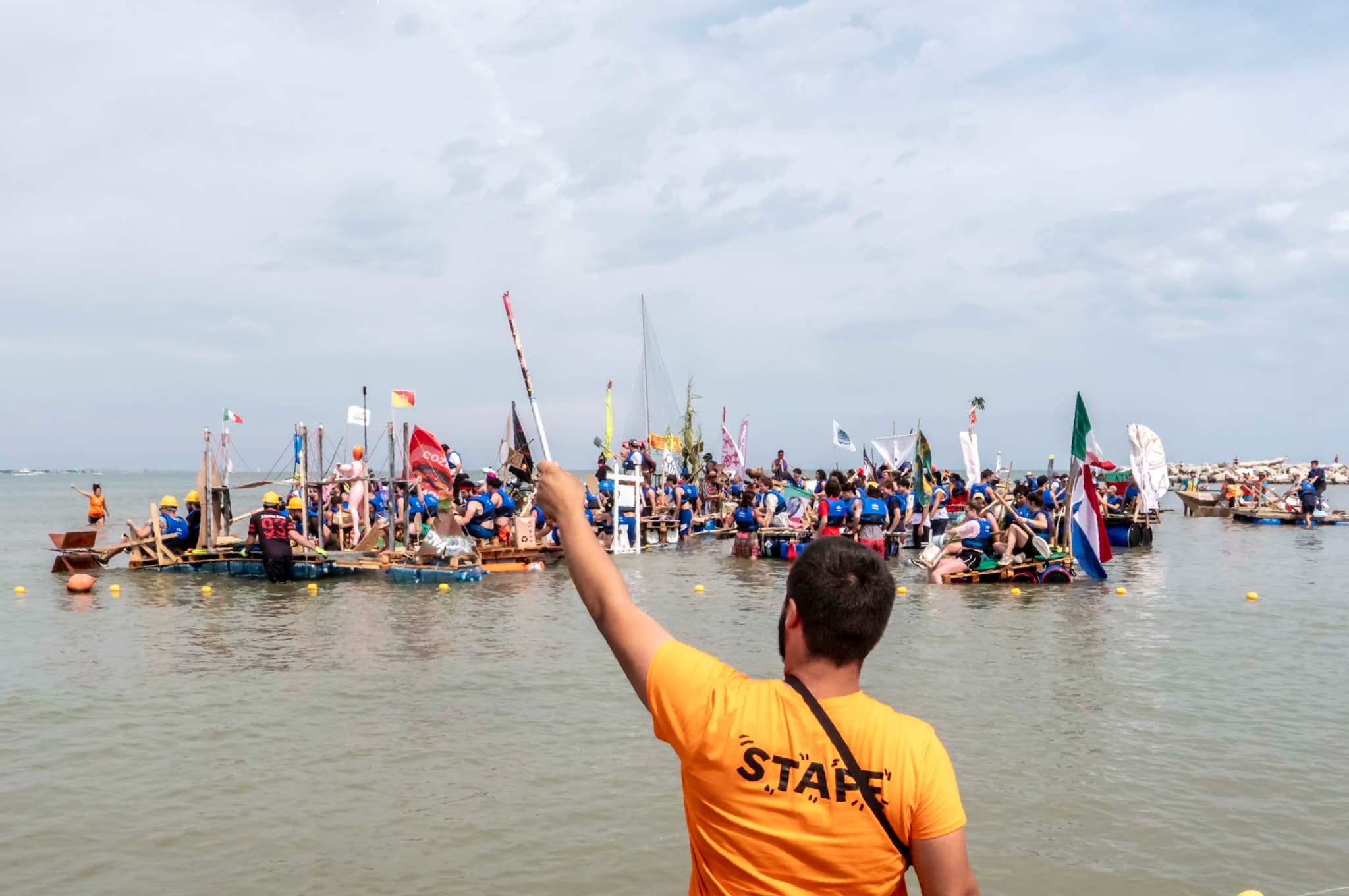 Volontari Zam Zam APS sulla spiaggia di Rimini